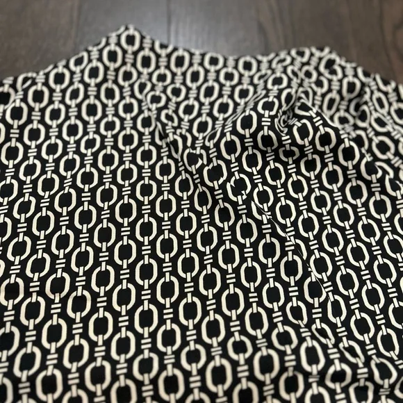 H&M Black and Cream Geometric Blouse - Picture 5 of 6